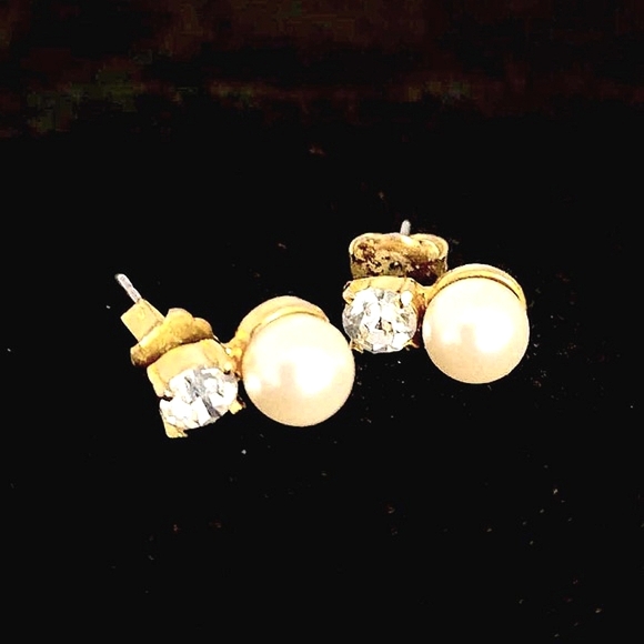 AVON NR Marked Vintage Pearl Drop Rhinestone Stud Earrings - Picture 6 of 6